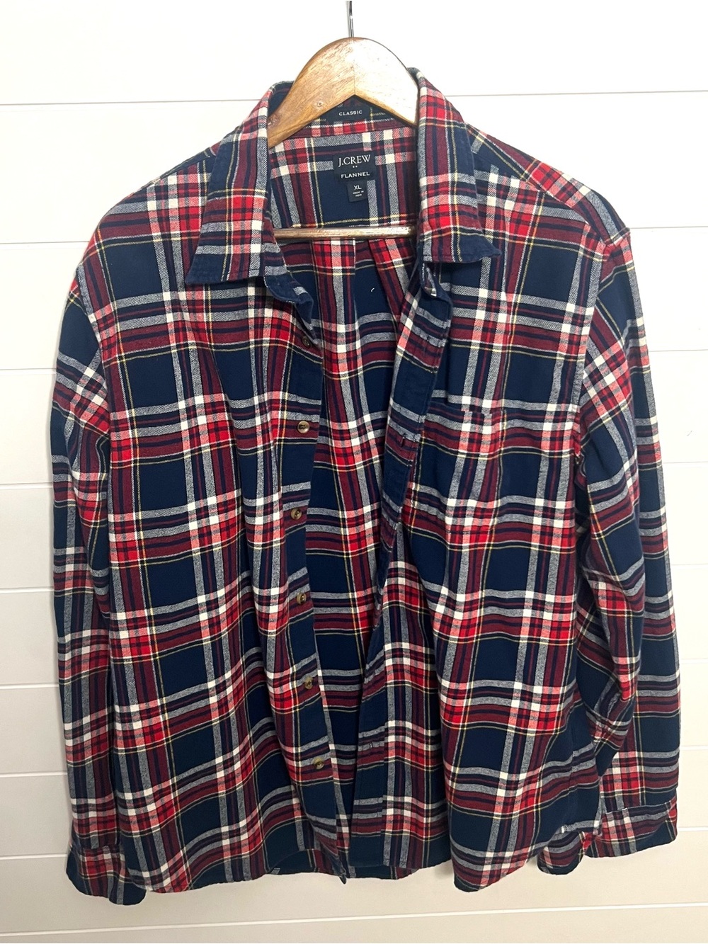 J.Crew Men’s Classic Flannel Shirt XL Navy Red Plaid Cotton Button Down